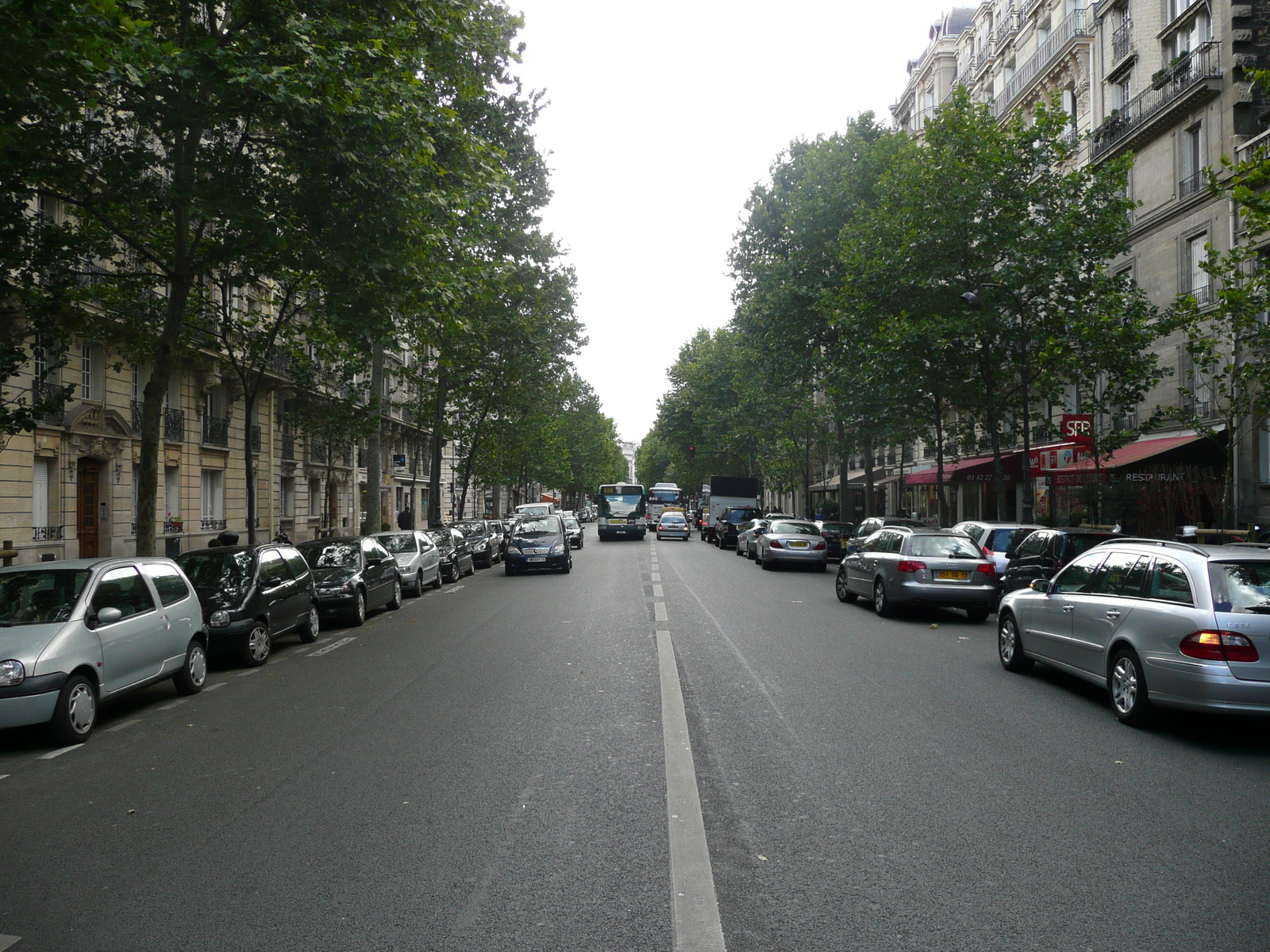 照片 法国(France) 巴黎(Paris) 尼尔大街(Avenue Niel) 2007-06 24