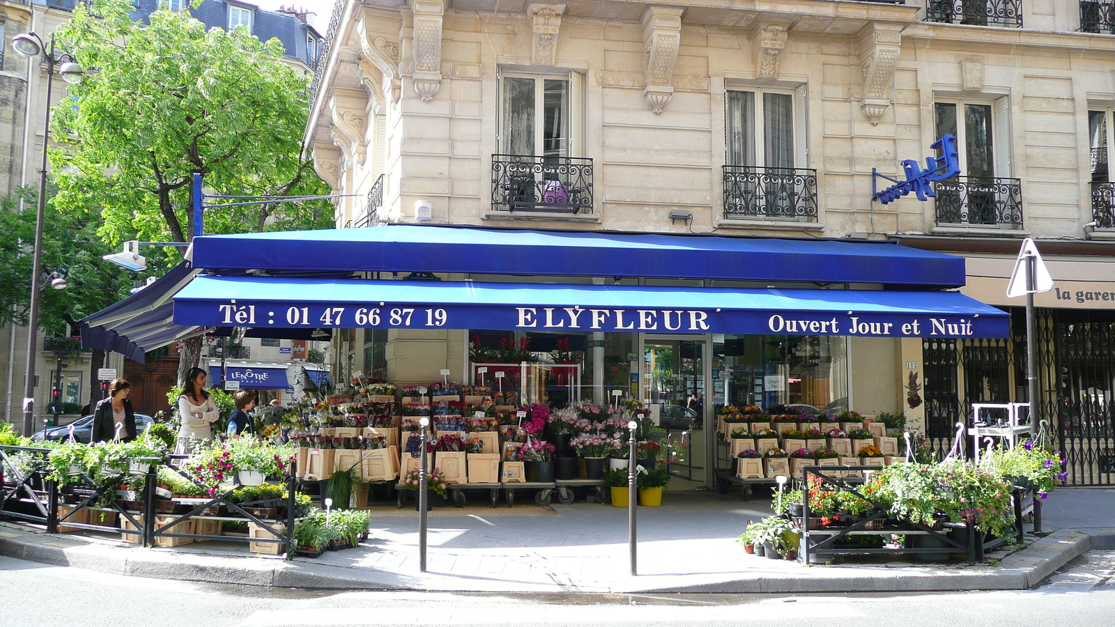 照片 法国(France) 巴黎(Paris) 第十七区(17th Arrondissement) 茹弗鲁瓦·达邦街(Rue Jouffroy d'Abbans) 2007-05 23