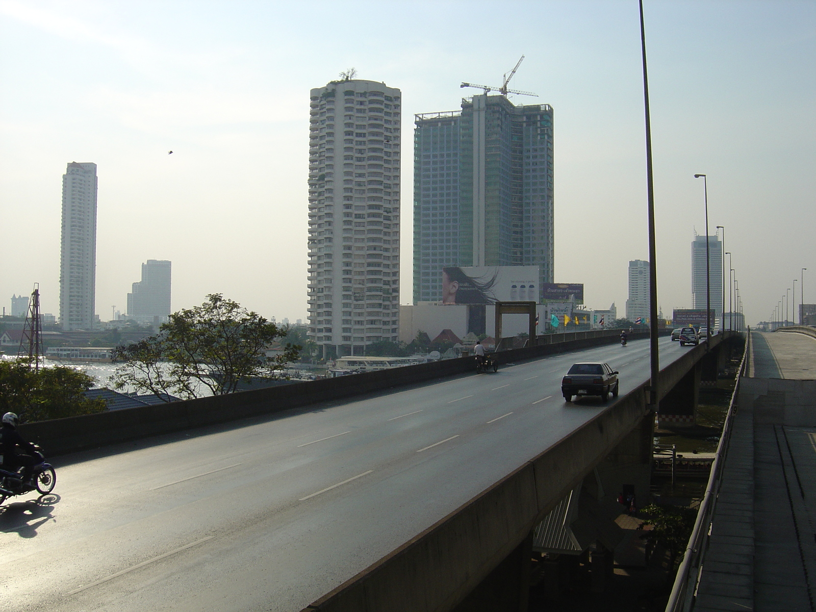 照片 泰国(Thailand) 曼谷(Bangkok) 轻轨(Sky Train) 2004-12 55