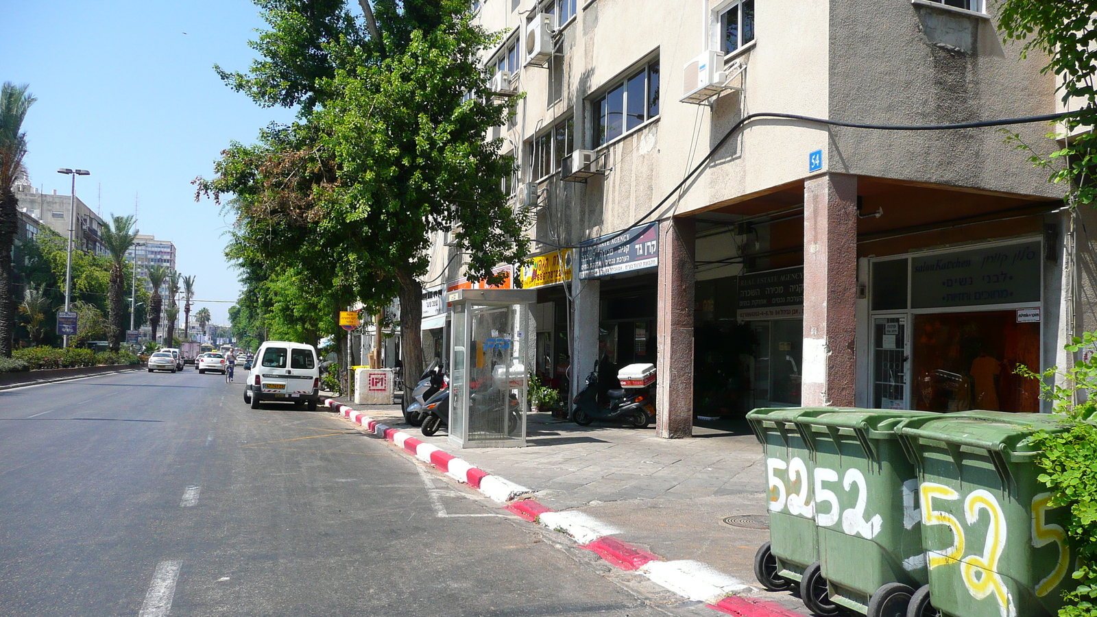 照片 以色列(Israel) 特拉维夫(Tel Aviv) 伊本·加比罗尔街(Ibn Gvirol Street) 2007-06 47