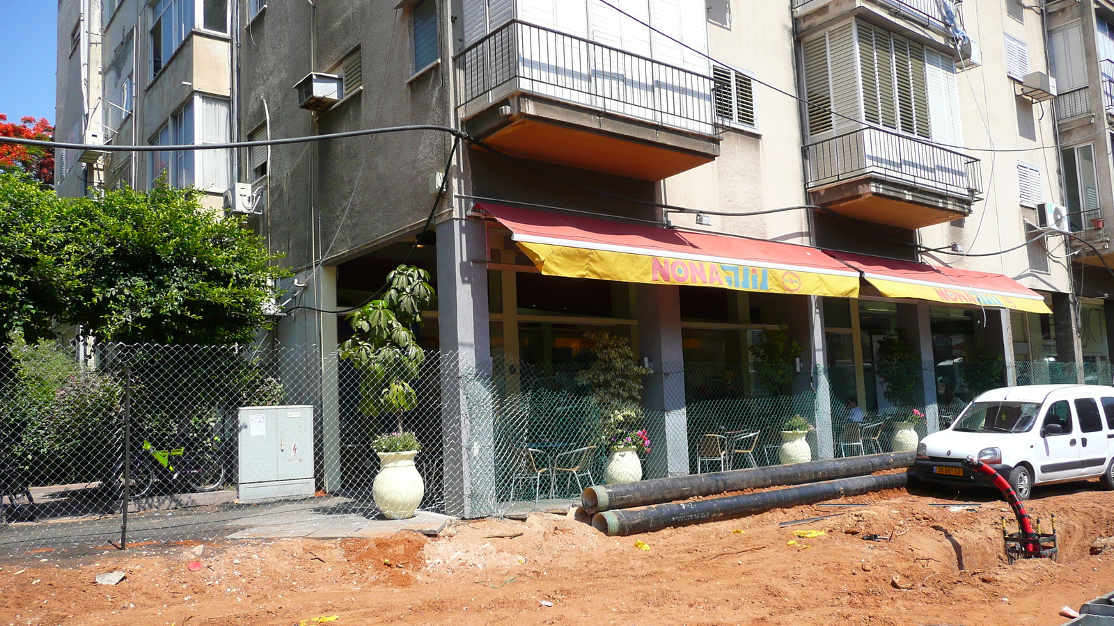 照片 以色列(Israel) 特拉维夫(Tel Aviv) 伊本·加比罗尔街(Ibn Gvirol Street) 2007-06 44