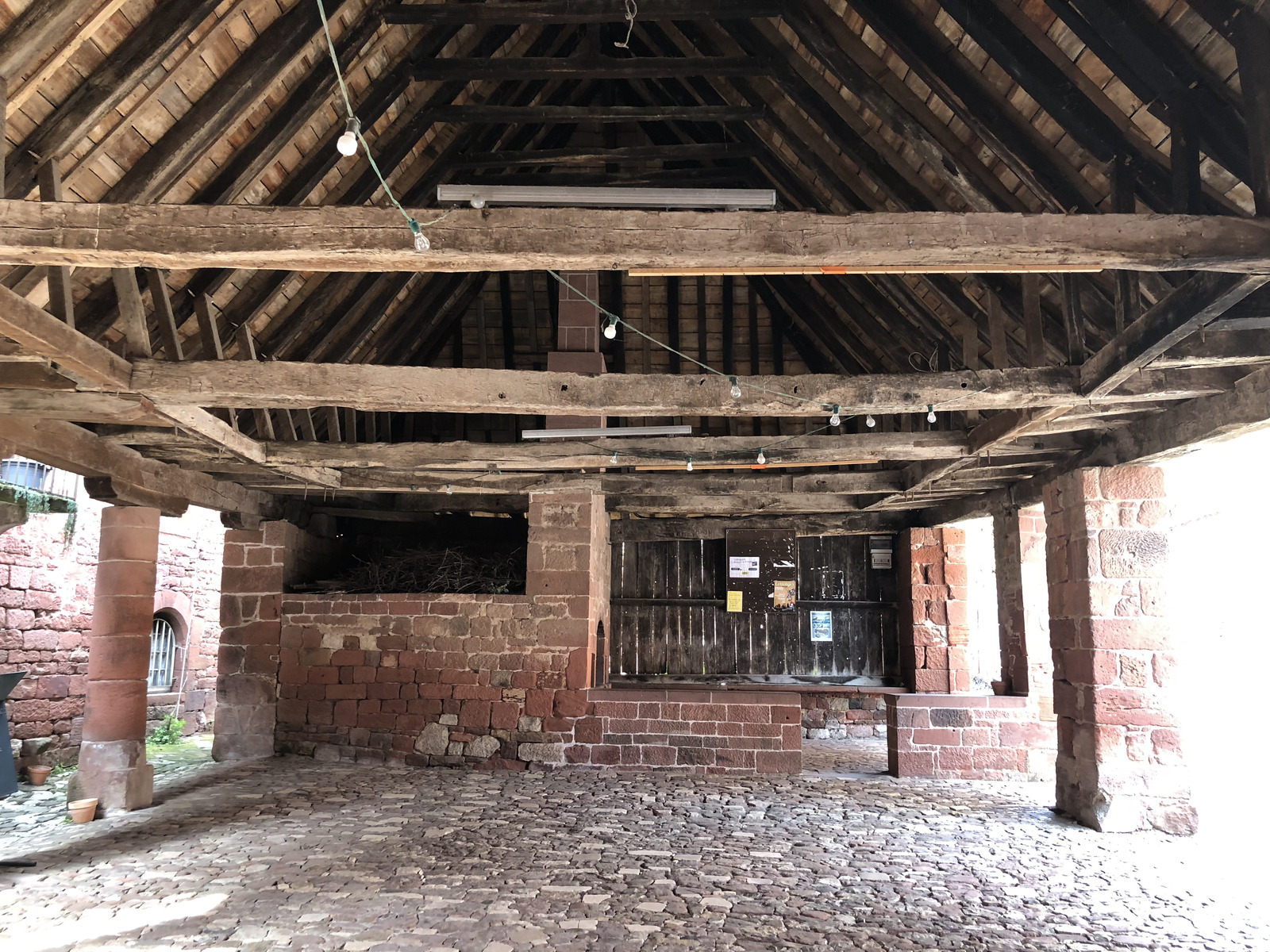 照片 法国(France) 科隆日拉鲁日(Collonges la Rouge) 2018-04 16