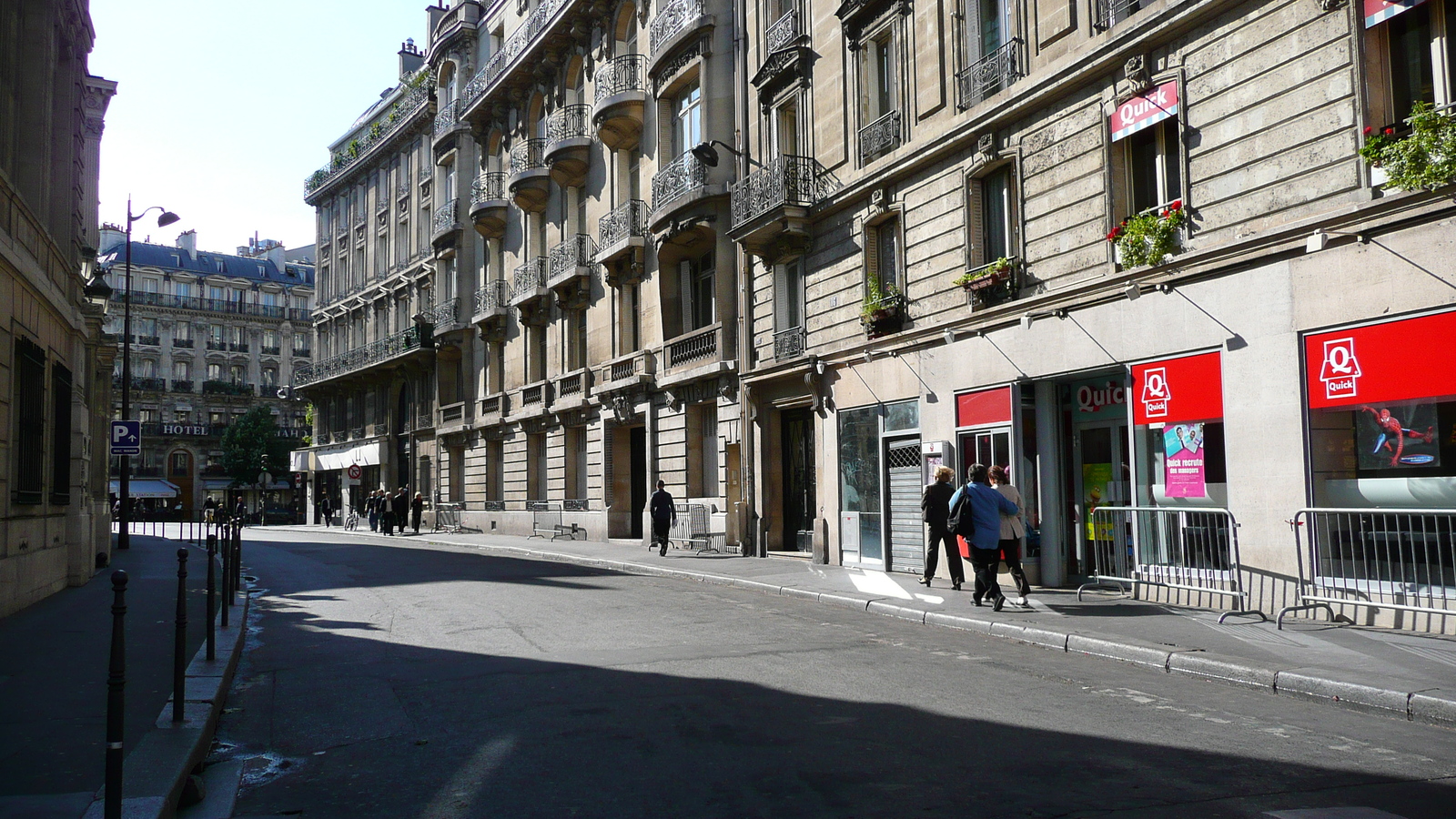 照片 法国(France) 巴黎(Paris) 第十七区(17th Arrondissement) 瓦格拉姆大街(Avenue de Wagram) 2007-05 15