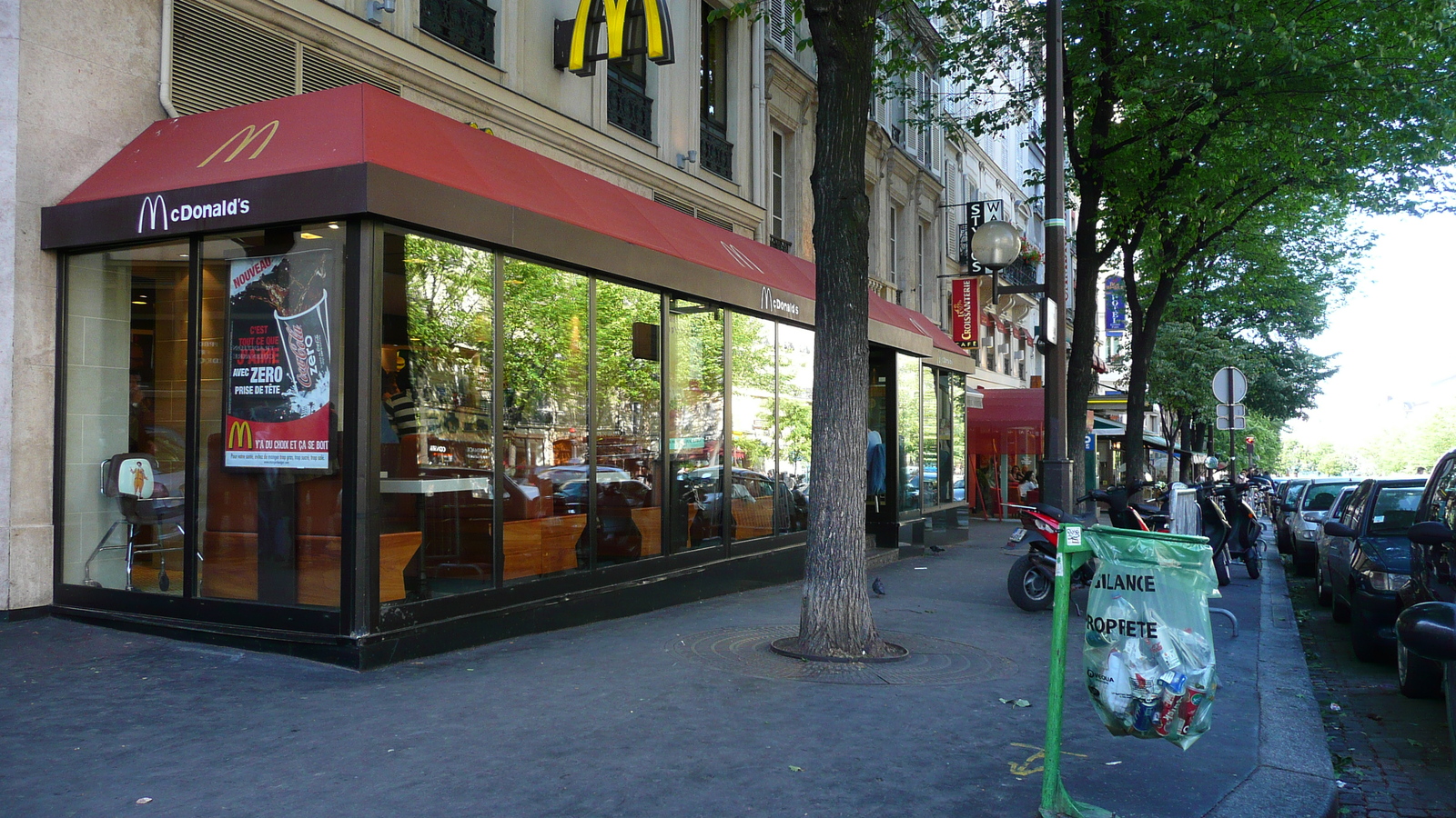照片 法国(France) 巴黎(Paris) 第十七区(17th Arrondissement) 瓦格拉姆大街(Avenue de Wagram) 2007-05 70