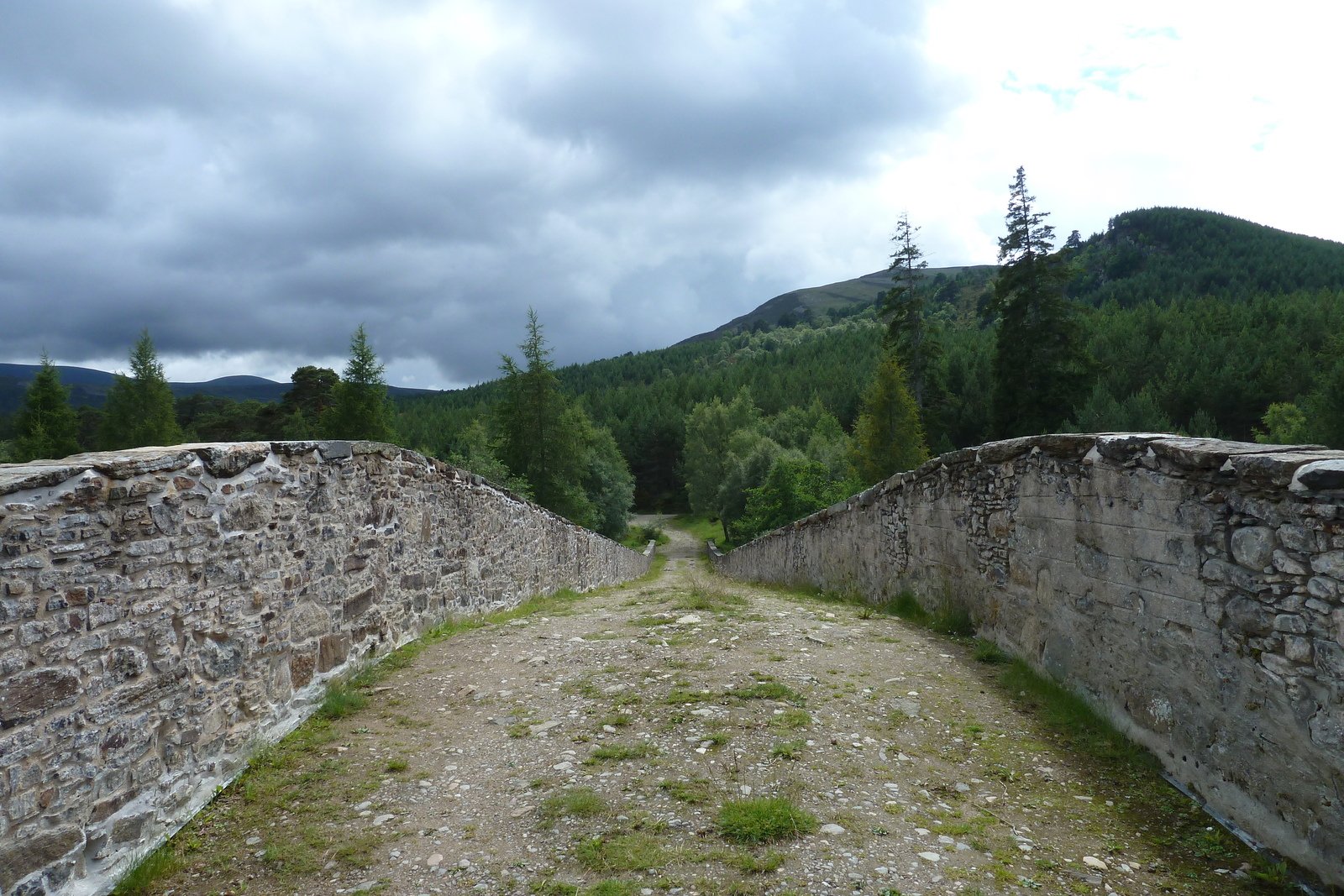 照片 英国(United Kingdom) 苏格兰(Scotland) 凯恩戈姆山国家公园(Cairngorms National Park) 因弗考尔德桥(Invercauld Bridge) 2011-07 7