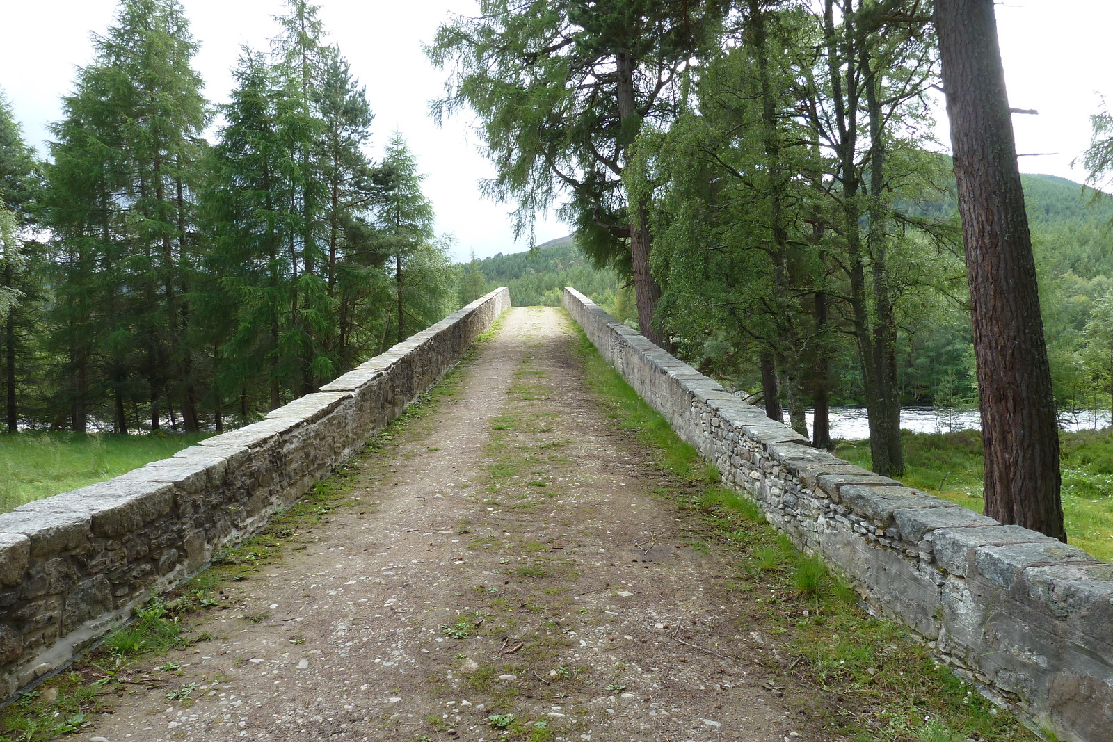照片 英国(United Kingdom) 苏格兰(Scotland) 凯恩戈姆山国家公园(Cairngorms National Park) 因弗考尔德桥(Invercauld Bridge) 2011-07 2
