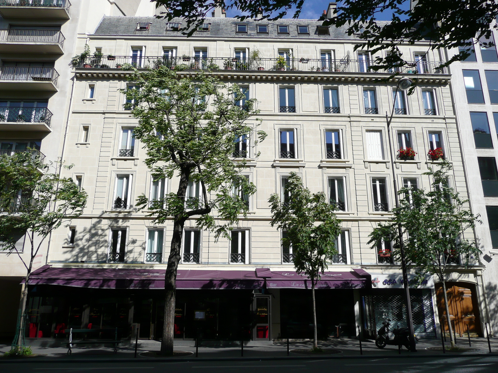 照片 法国(France) 巴黎(Paris) 第十七区(17th Arrondissement) 瓦格拉姆大街(Avenue de Wagram) 2007-05 36