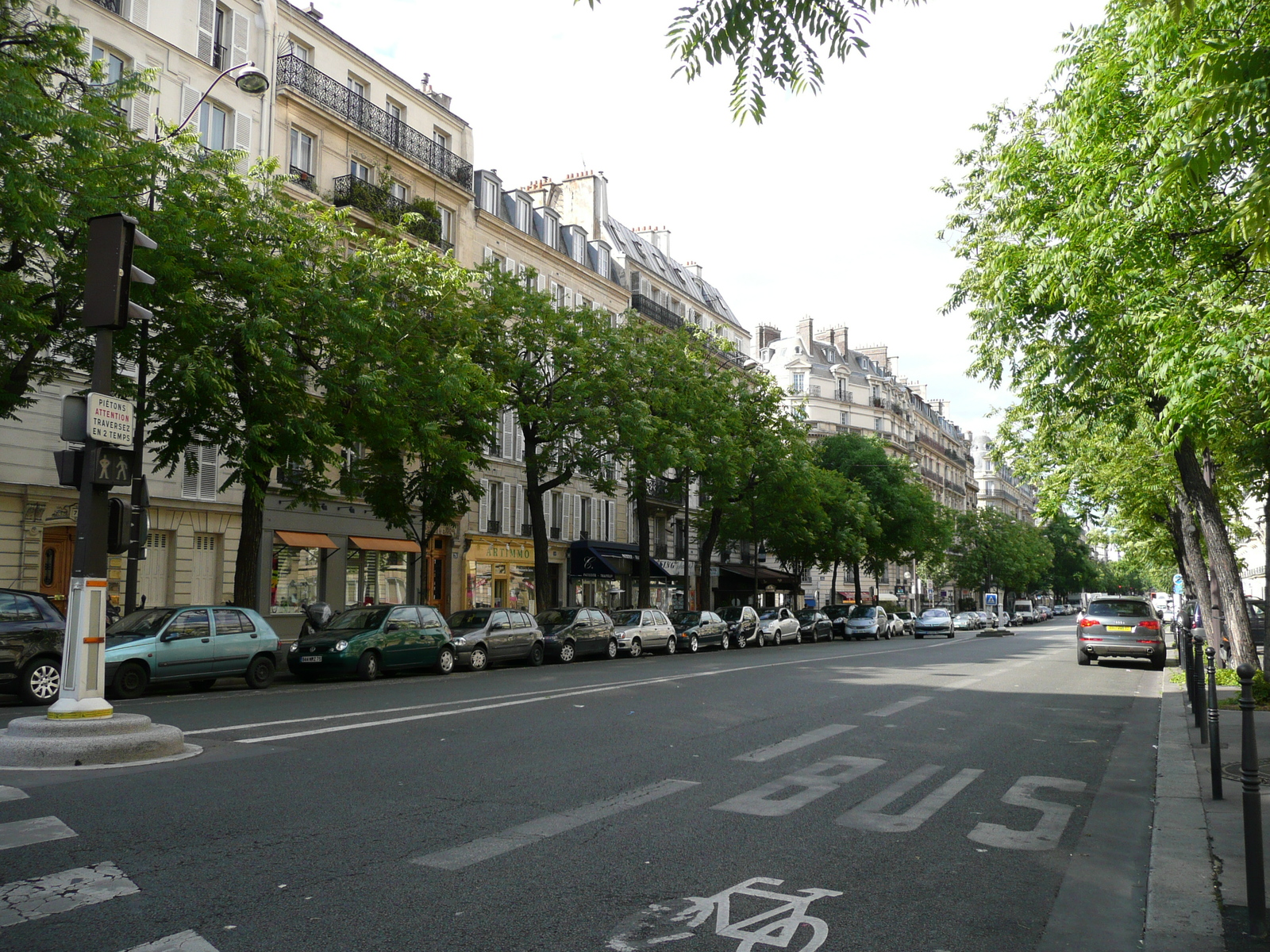 照片 法国(France) 巴黎(Paris) 第十七区(17th Arrondissement) 瓦格拉姆大街(Avenue de Wagram) 2007-05 28