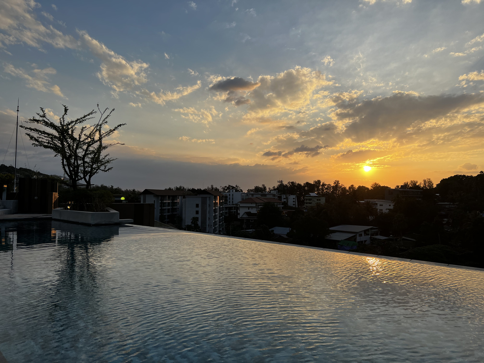 照片 泰国(Thailand) 普吉岛(Phuket) 苏林海滩(Surin Beach) 第六大道酒店(6th Avenue Hotel) 2021-12 0