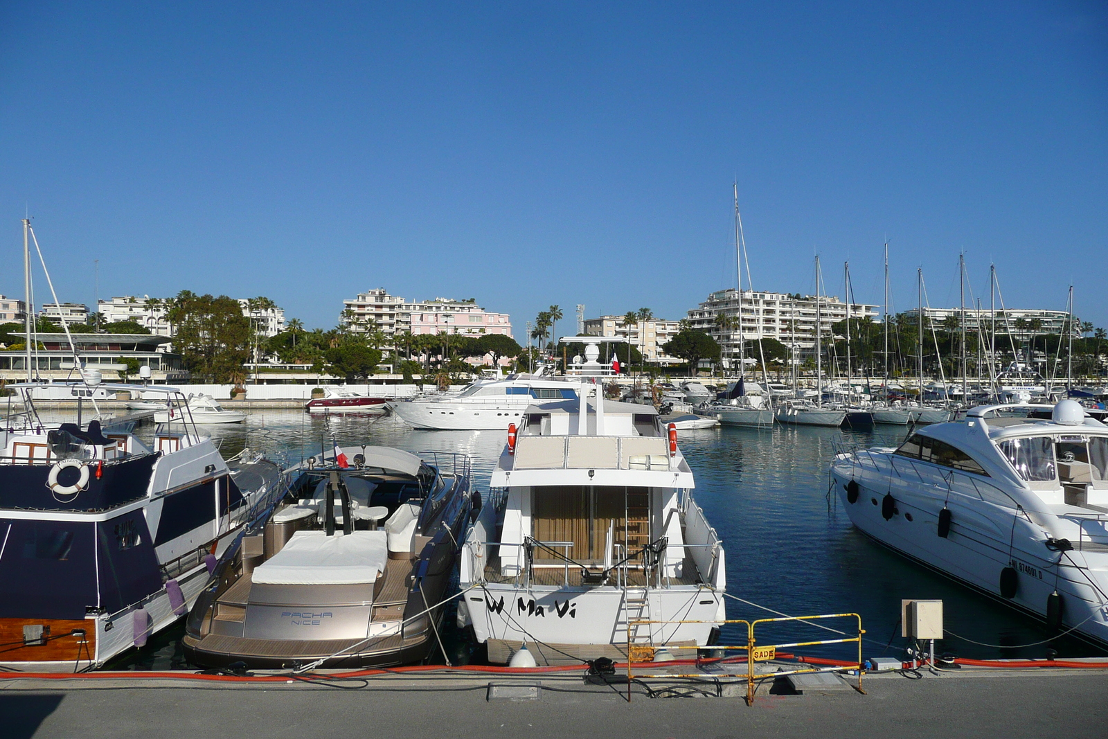 照片 法国(France) 戛纳(Cannes) 皮埃尔·康托港(Port Pierre Canto) 2008-05 44