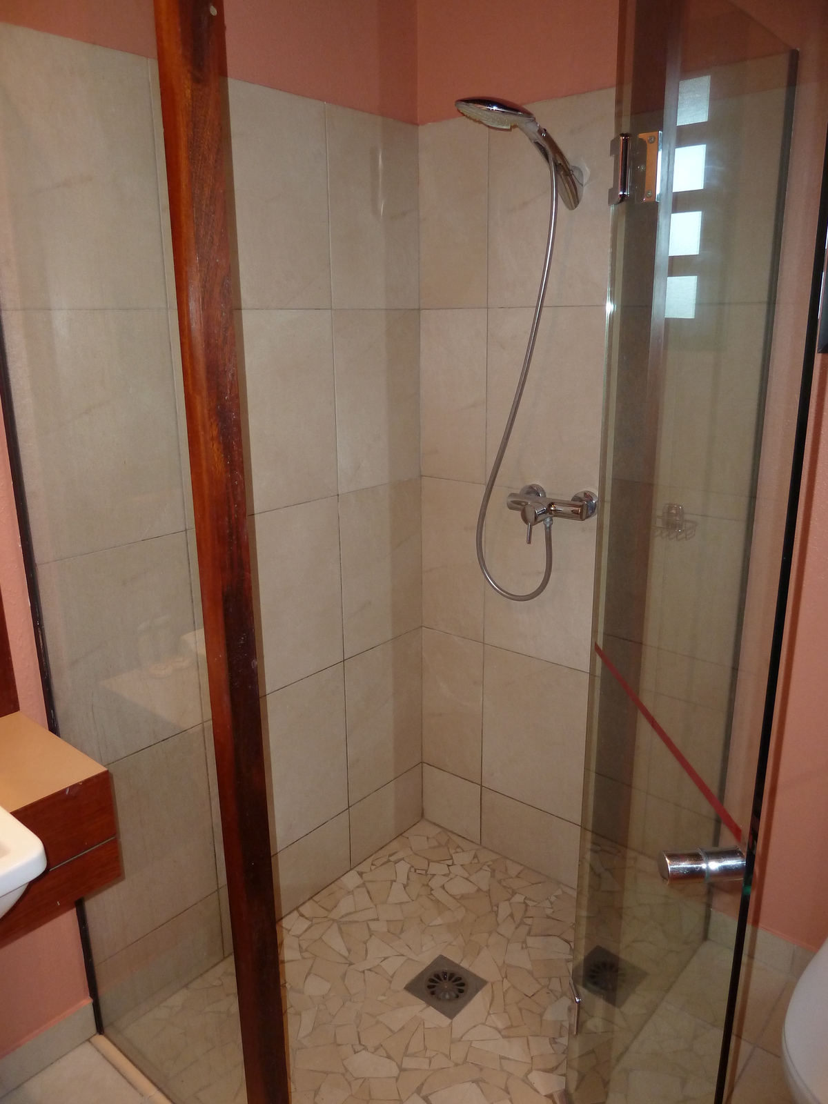 照片 新喀里多尼亚(New Caledonia) 利富岛(Lifou) 德雷胡村酒店(Drehu Village Hotel) 2010-05 25