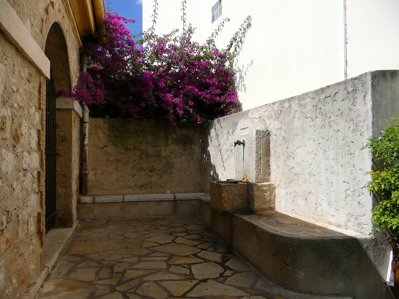 照片 法国(France) 旺斯(Vence) 伊斯纳尔大街(Avenue H. Isnard) 2007-07 34