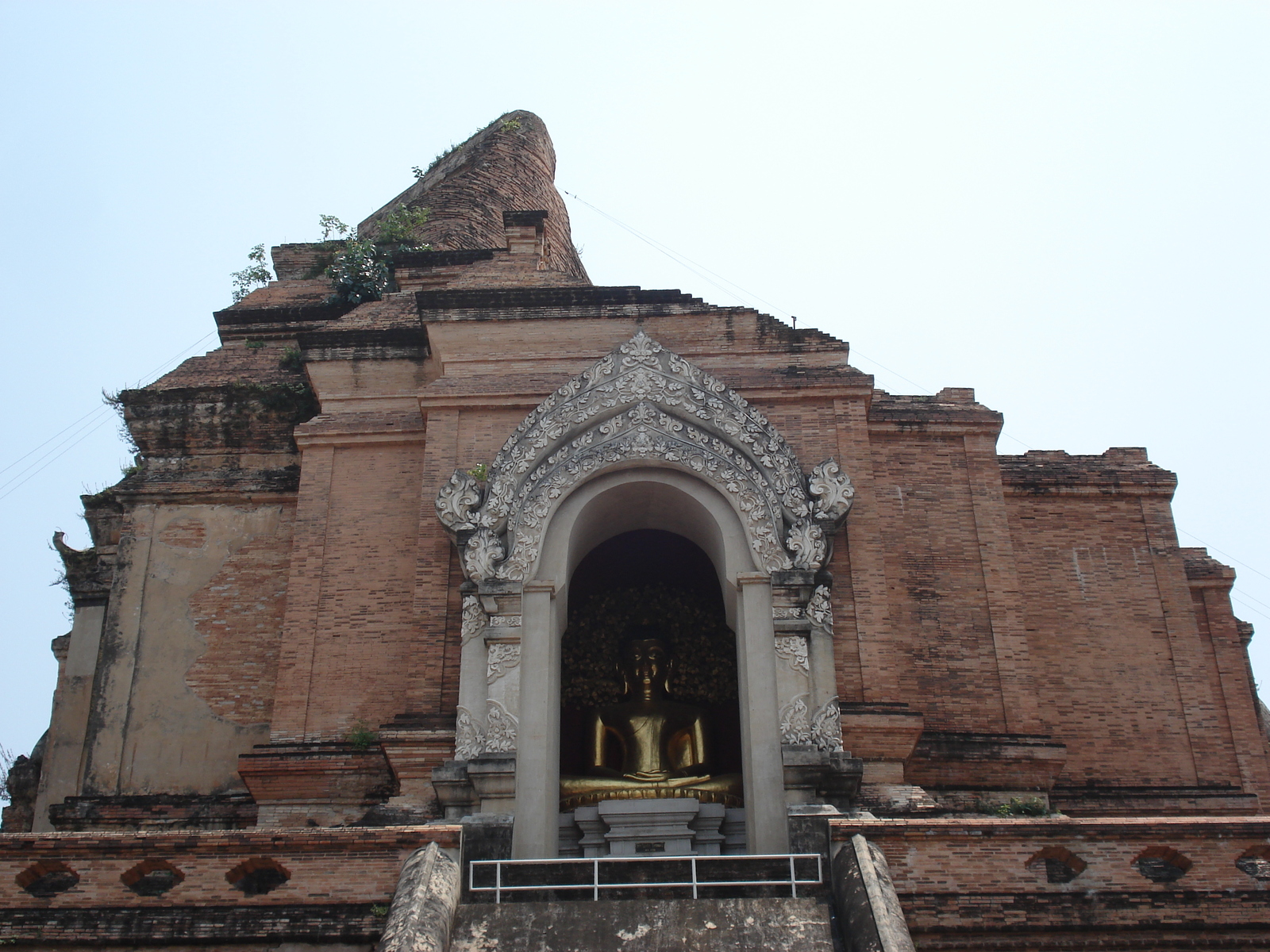 照片 泰国(Thailand) 清迈(Chiang Mai) 护城河内(Inside Canal) 契迪龙寺(Wat Chediluang Varaviharn temple) 2006-04 29
