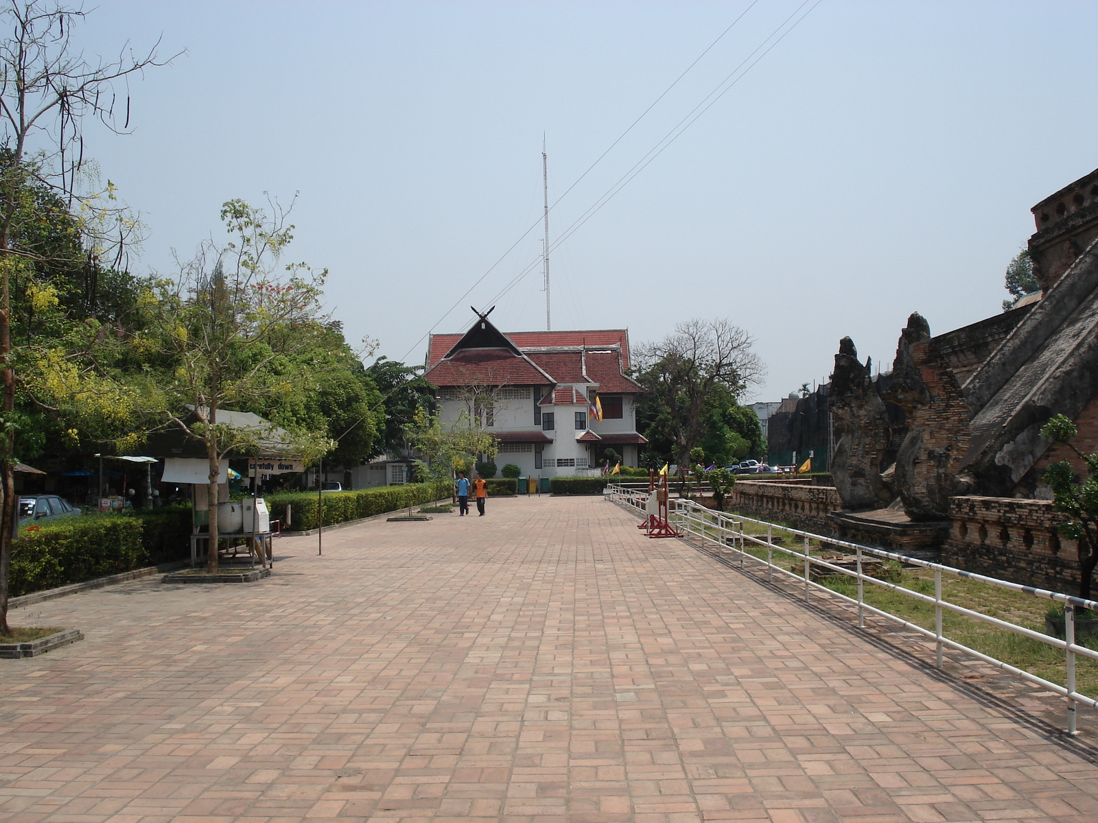 照片 泰国(Thailand) 清迈(Chiang Mai) 护城河内(Inside Canal) 契迪龙寺(Wat Chediluang Varaviharn temple) 2006-04 22