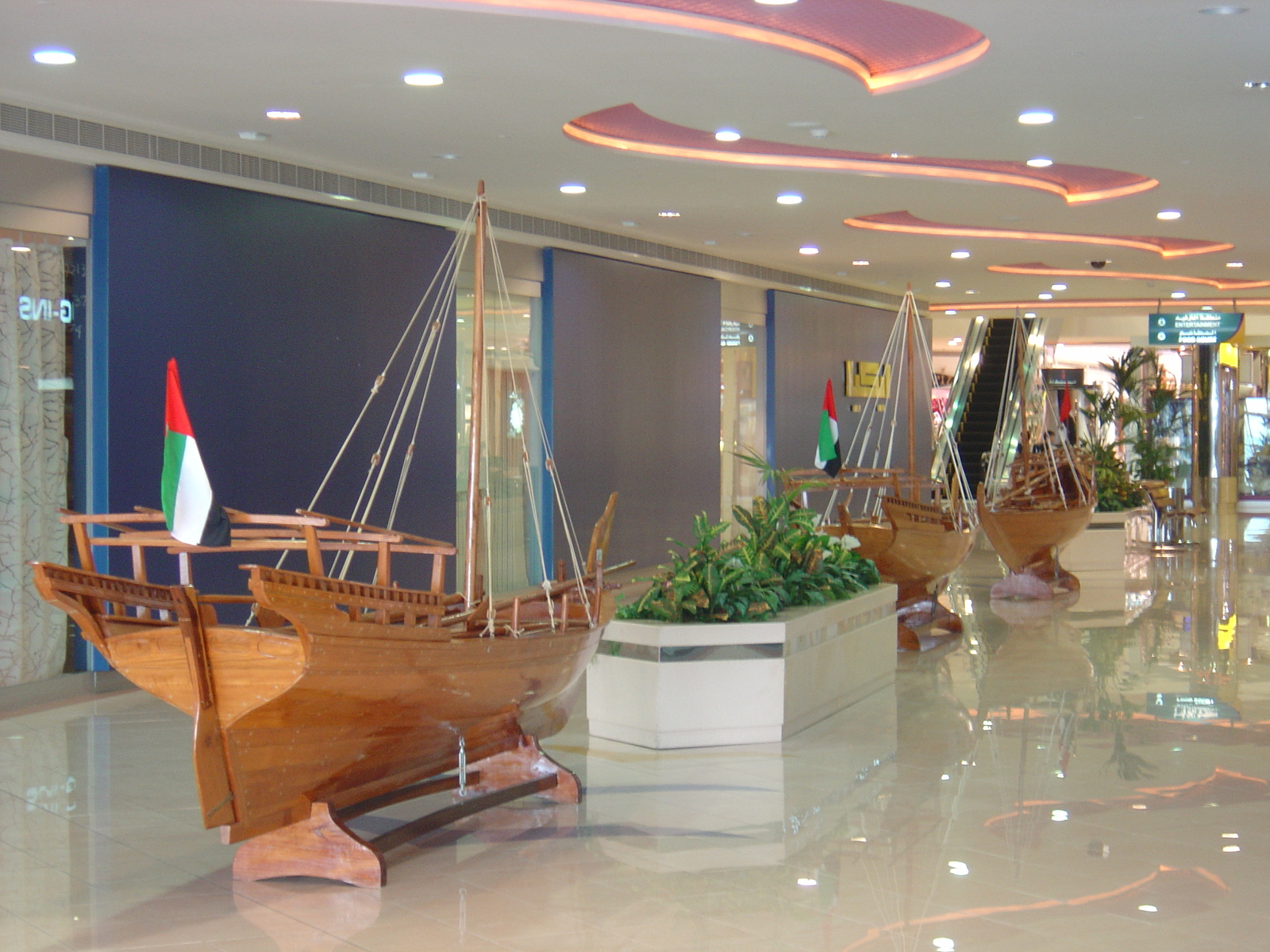 照片 阿联酋(United Arab Emirates) 阿布扎比(Abu Dhabi) 码头购物中心(Marina Mall) 2005-09 4