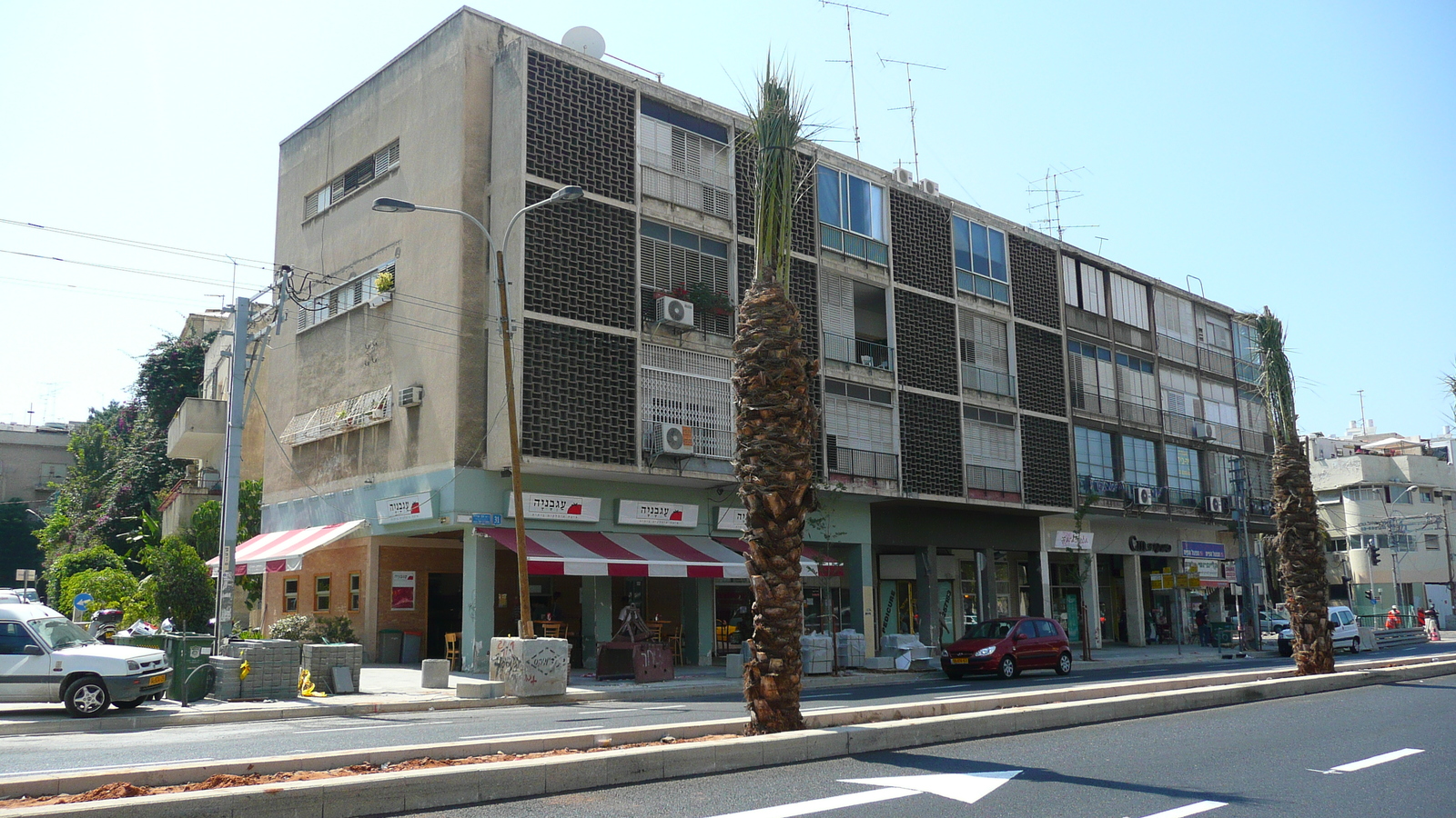 照片 以色列(Israel) 特拉维夫(Tel Aviv) 伊本·加比罗尔街(Ibn Gvirol Street) 2007-06 37