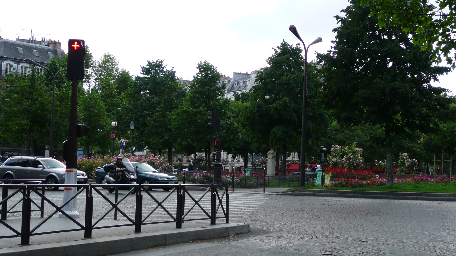 照片 法国(France) 巴黎(Paris) 第十七区(17th Arrondissement) 佩雷尔广场(Place Pereire) 2007-05 20