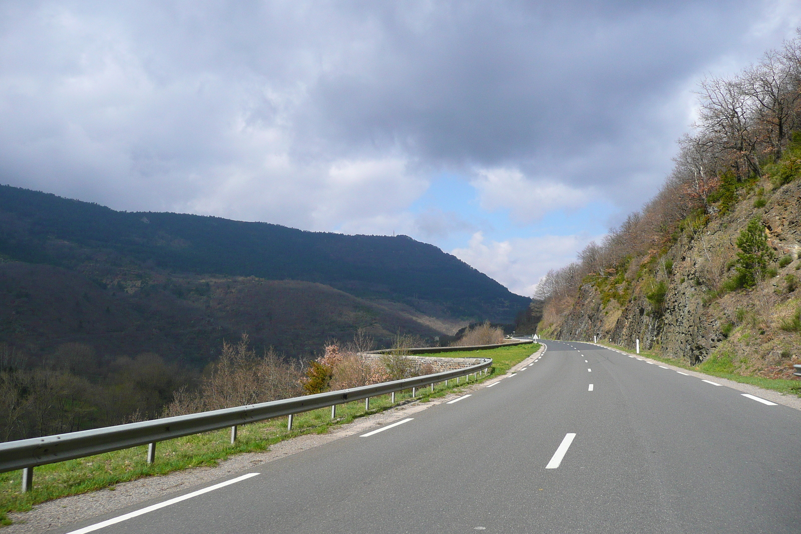 照片 法国(France) 塞文山脉(Cevennes Mountains) 科屈尔至弗洛拉克公路(Cocures to Florac road) 2008-04 16