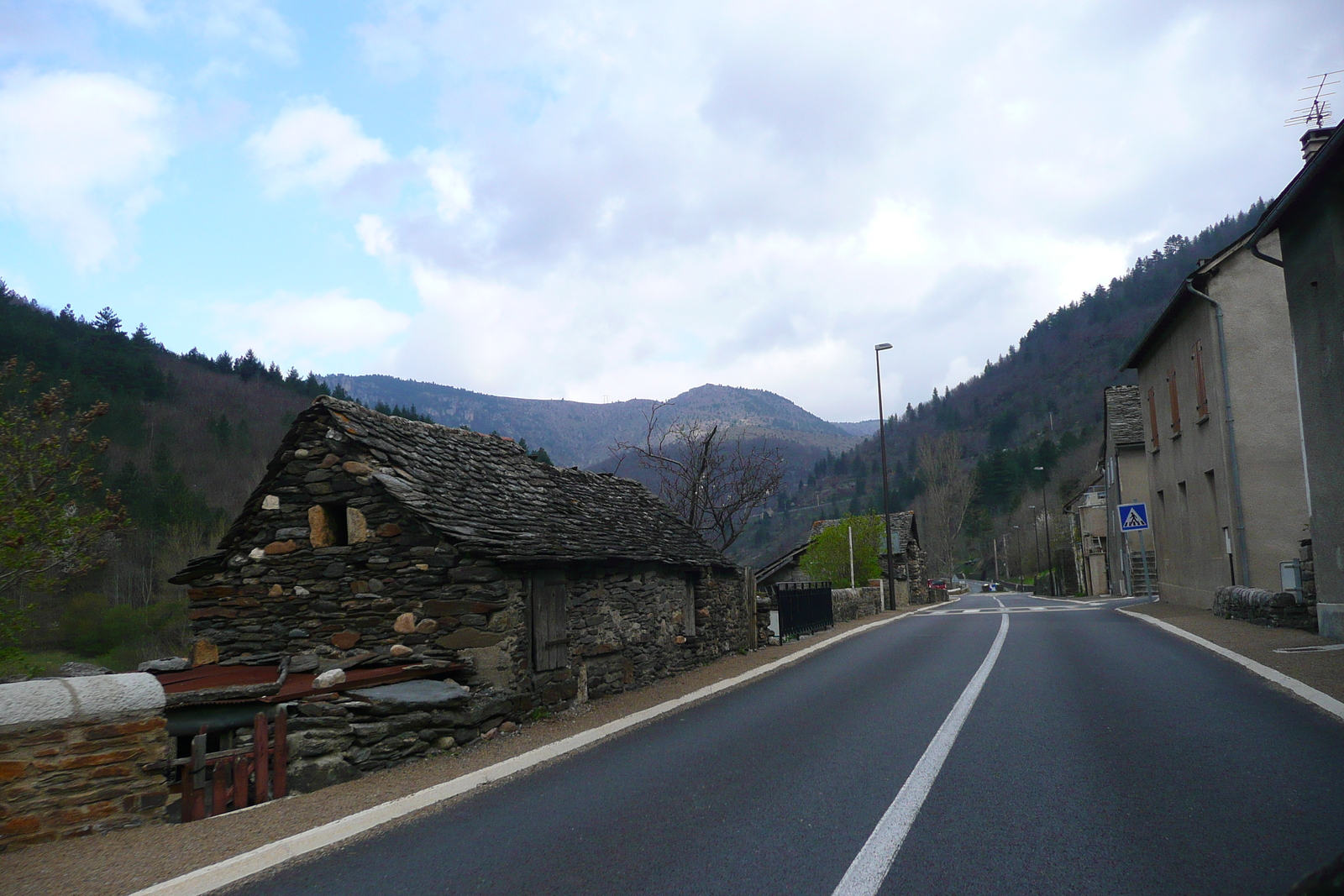 照片 法国(France) 塞文山脉(Cevennes Mountains) 科屈尔至弗洛拉克公路(Cocures to Florac road) 2008-04 37