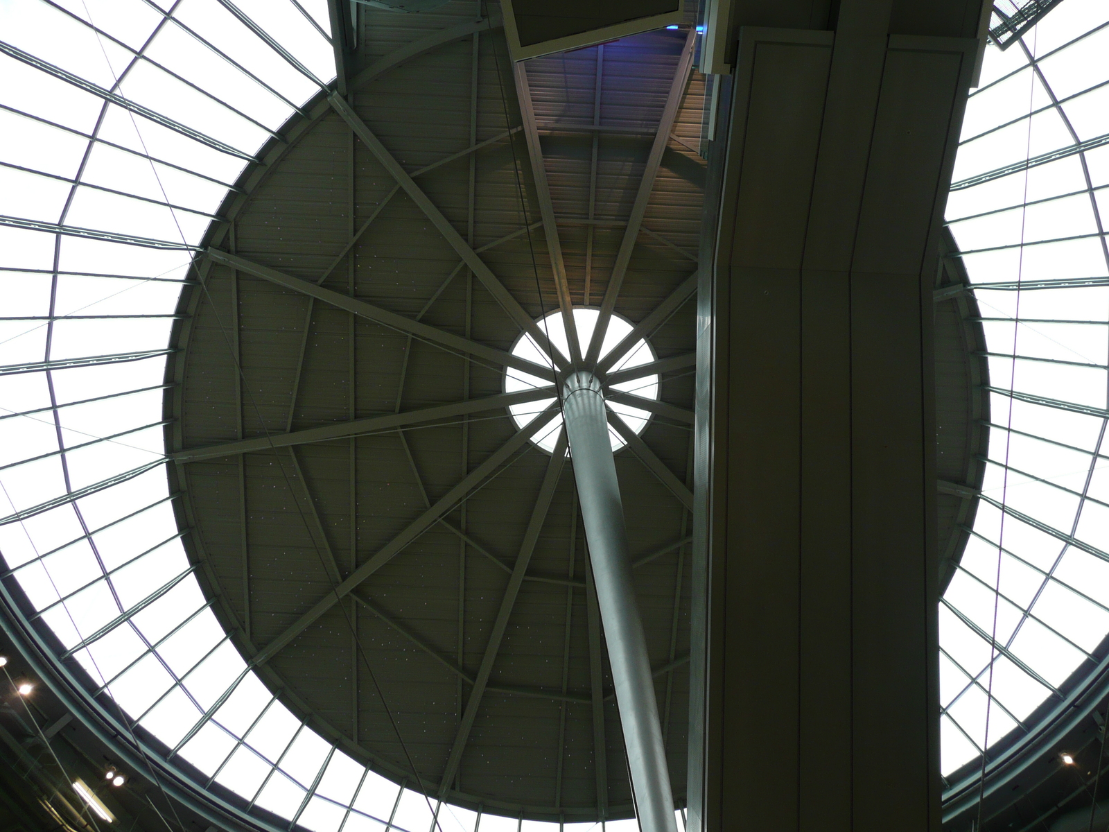 照片 法国(France) 巴黎(Paris) 拉德芳斯(La Defense) 四季购物中心(Les Quatre Temps) 2007-05 10