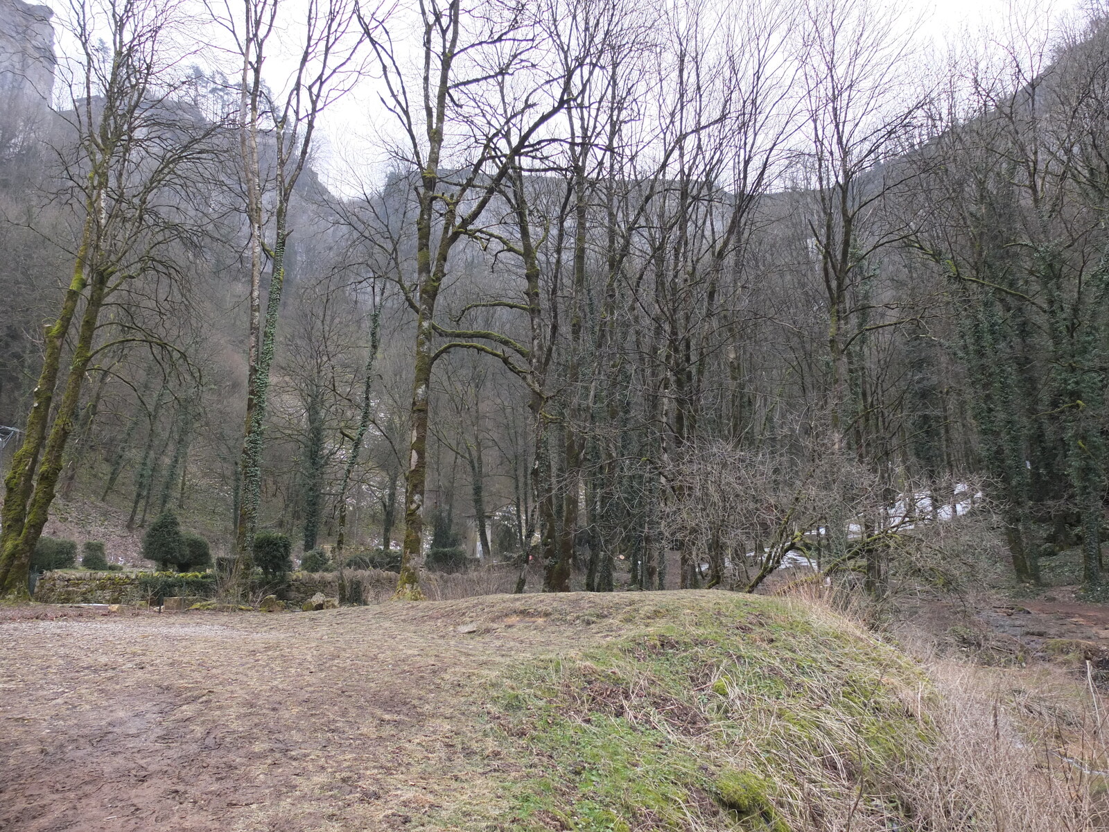 照片 法国(France) 博姆莱梅西厄(Baume les Messieurs) 2012-02 77