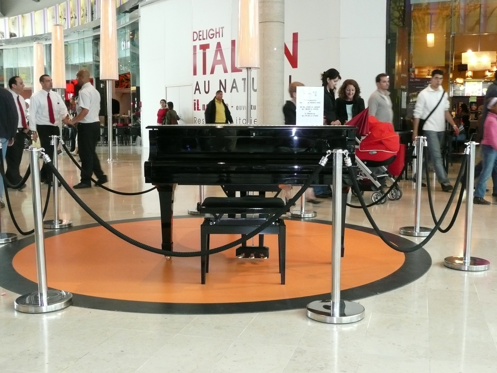照片 法国(France) 巴黎(Paris) 拉德芳斯(La Defense) 四季购物中心(Les Quatre Temps) 2007-05 48