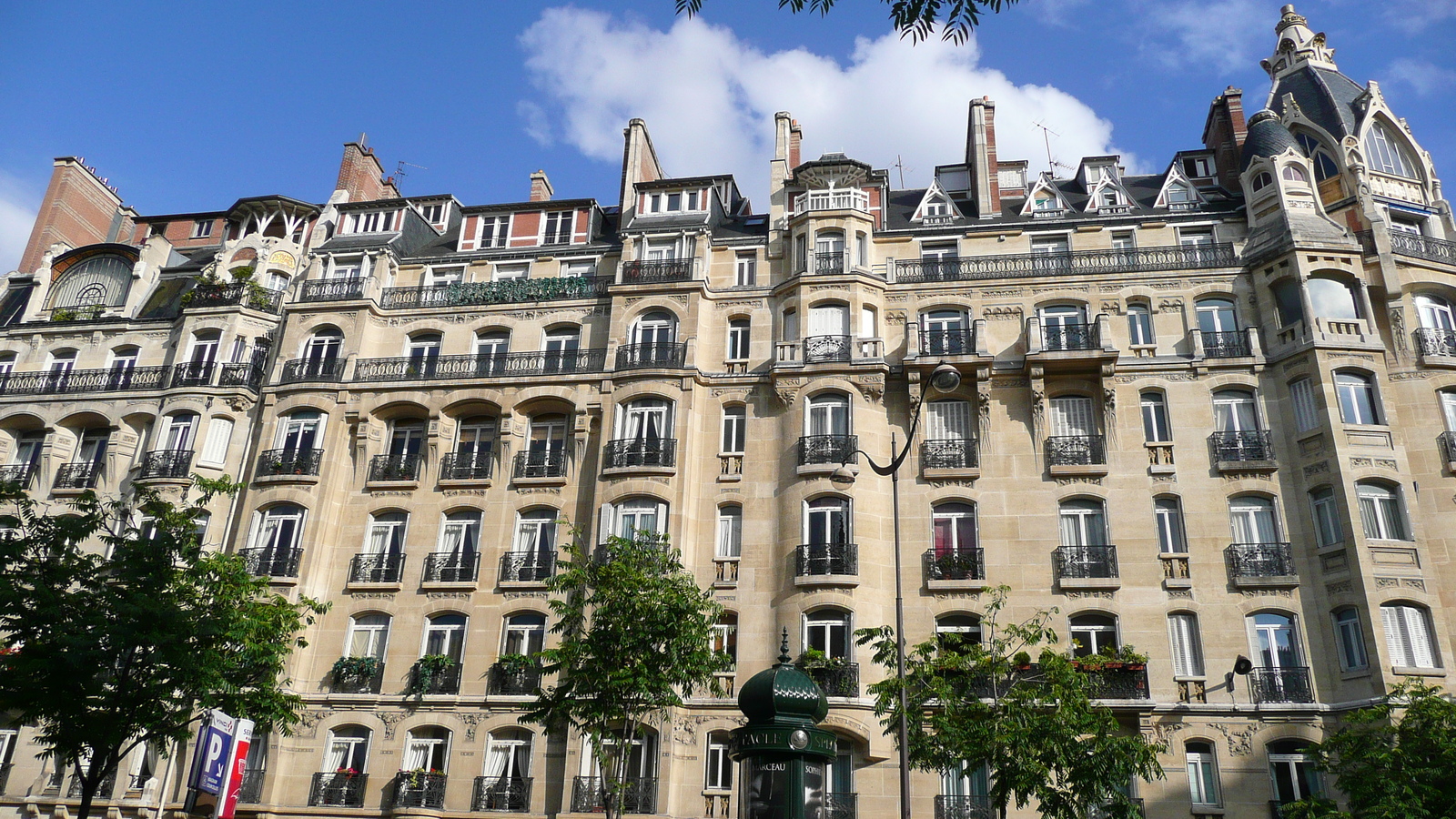 照片 法国(France) 巴黎(Paris) 第十七区(17th Arrondissement) 茹弗鲁瓦·达邦街(Rue Jouffroy d'Abbans) 2007-06 3