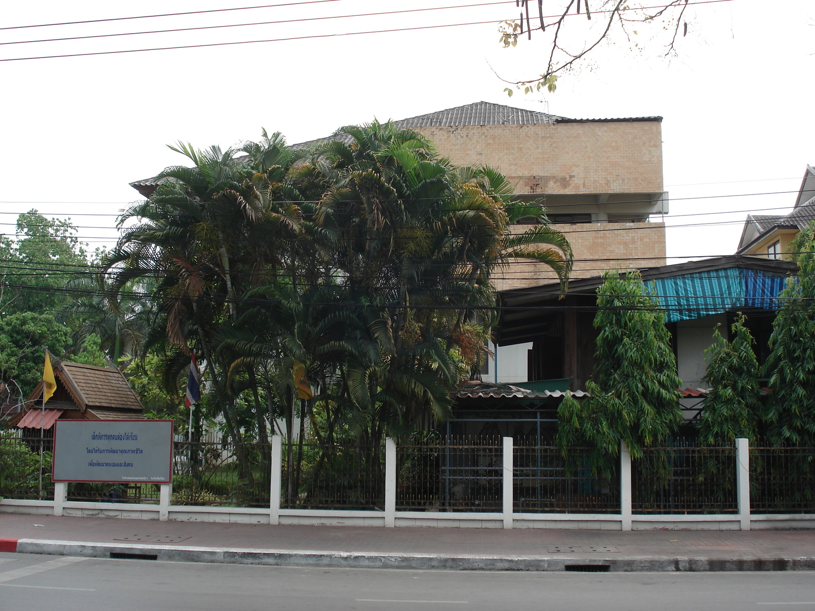 照片 泰国(Thailand) 清迈(Chiang Mai) 护城河内(Inside Canal) 阿拉路（护城河）(Arrak Road(Canal)) 2006-04 7