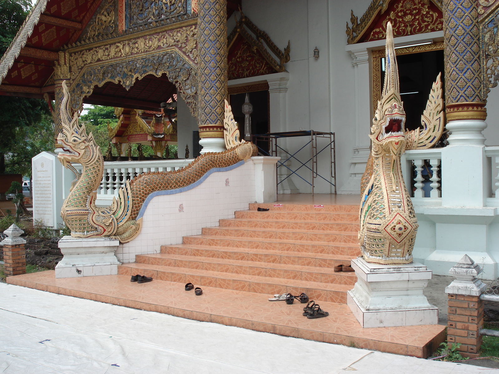 照片 泰国(Thailand) 清迈(Chiang Mai) 护城河内(Inside Canal) 帕辛寺(Wat Phra Sing temple) 2006-04 25