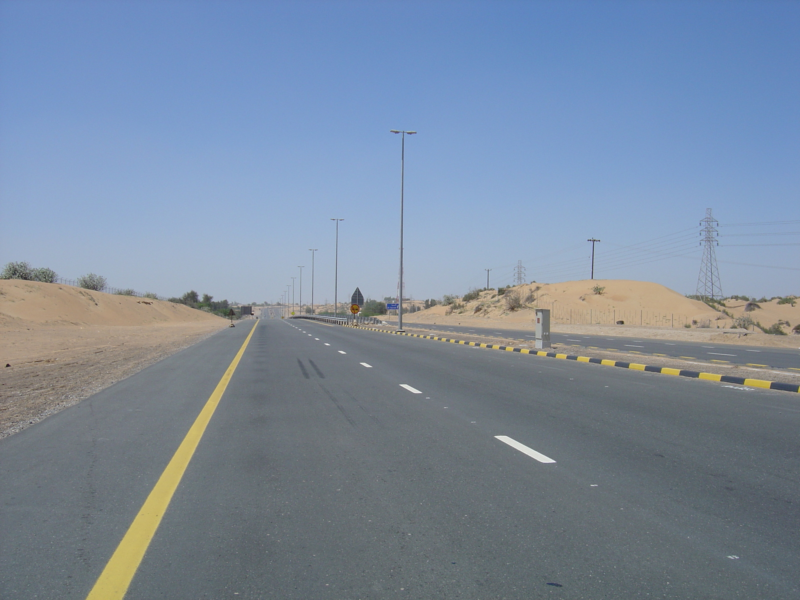 照片 阿联酋(United Arab Emirates) 阿治曼附近公路(Road near Ajman) 2005-03 2
