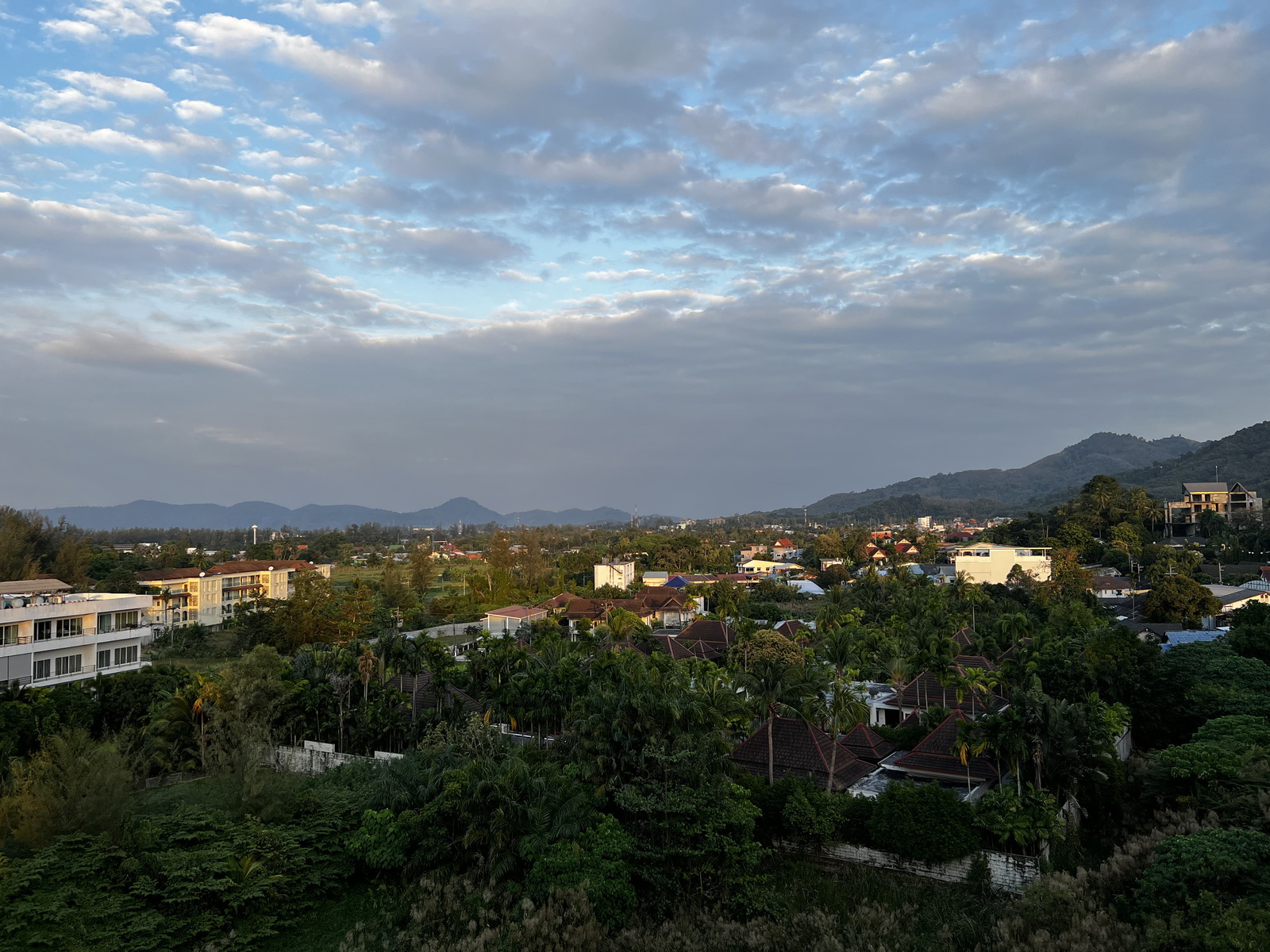 照片 泰国(Thailand) 普吉岛(Phuket) 苏林海滩(Surin Beach) 第六大道酒店(6th Avenue Hotel) 2021-12 25
