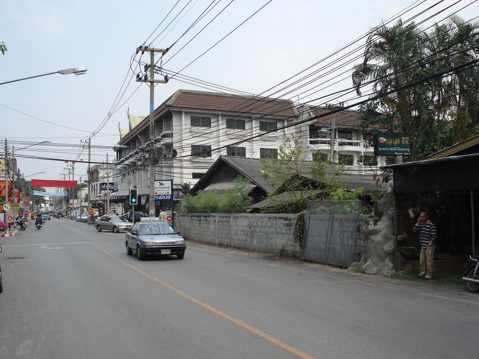 照片 泰国(Thailand) 清迈(Chiang Mai) 护城河内(Inside Canal) 三兰路(Sam Lan Road) 2006-04 16