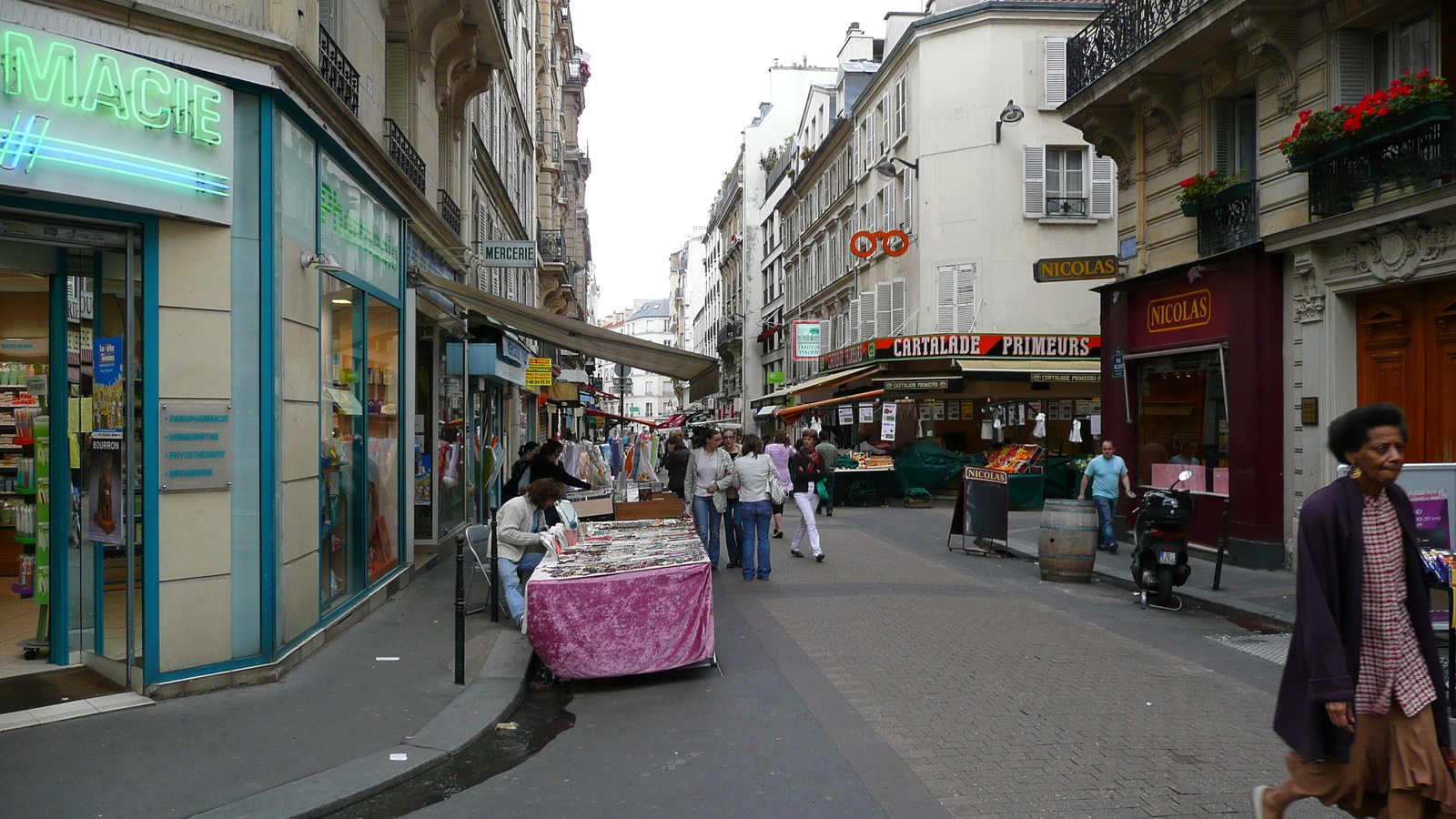 照片 法国(France) 巴黎(Paris) 第十七区(17th Arrondissement) 莱维街(Rue Levis) 2007-05 8
