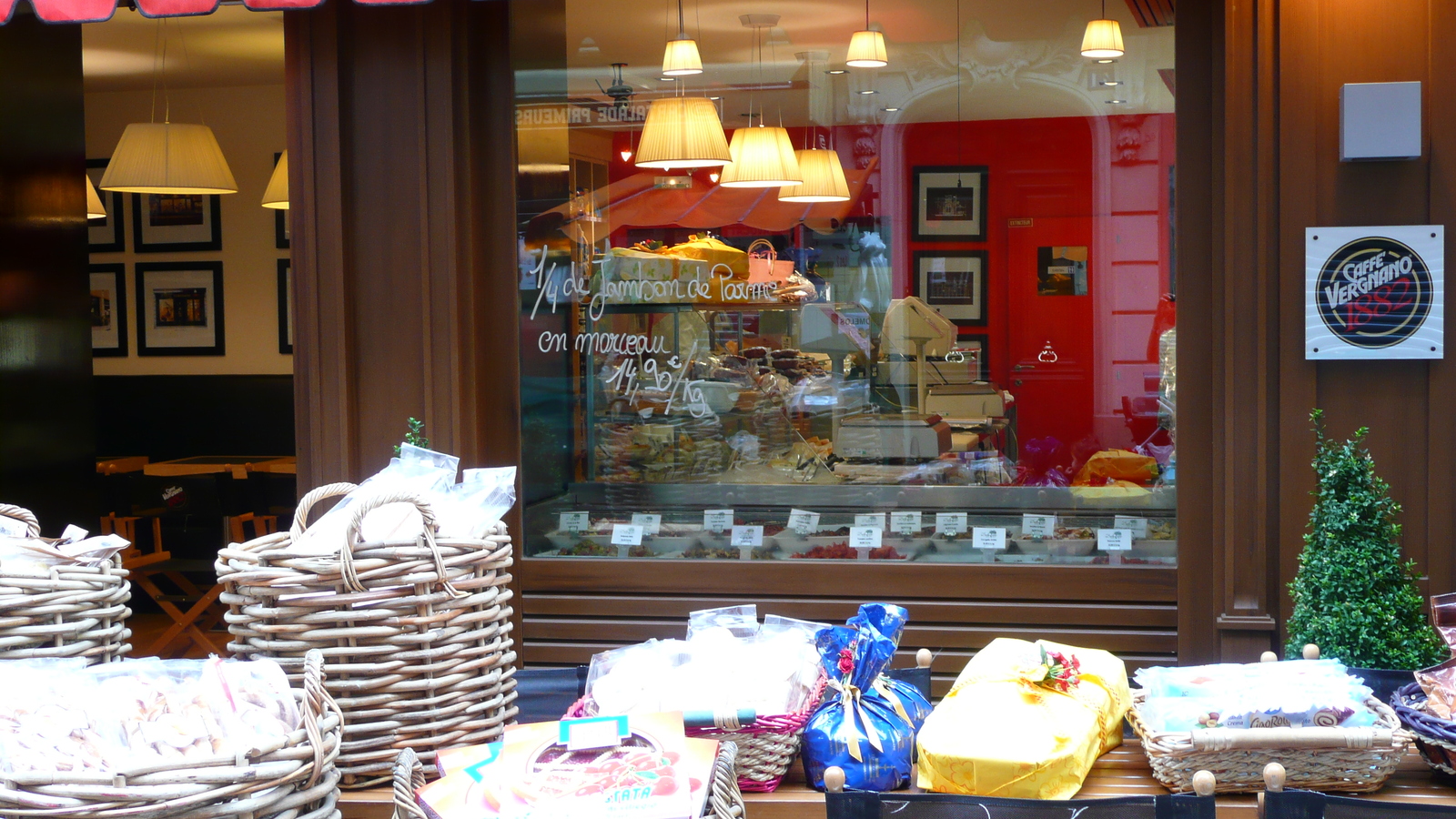 照片 法国(France) 巴黎(Paris) 第十七区(17th Arrondissement) 莱维街(Rue Levis) 2007-05 29