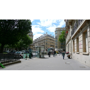照片 法国(France) 巴黎(Paris) 第十七区(17th Arrondissement) 马勒泽布广场(Place Malesherbes) 2007-05 30