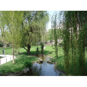 照片 法国(France) 巴黎(Paris) 巴蒂尼奥勒广场公园(Square des Batignolles) 2006-04 6