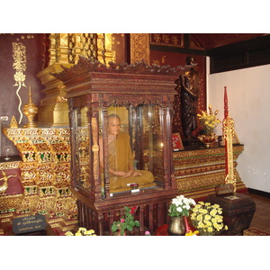 照片 泰国(Thailand) 清迈(Chiang Mai) 护城河内(Inside Canal) 契迪龙寺(Wat Chediluang Varaviharn temple) 2006-04 28