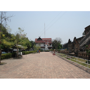 照片 泰国(Thailand) 清迈(Chiang Mai) 护城河内(Inside Canal) 契迪龙寺(Wat Chediluang Varaviharn temple) 2006-04 22