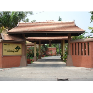 照片 泰国(Thailand) 清迈(Chiang Mai) 护城河内(Inside Canal) 三兰路(Sam Lan Road) 2006-04 20