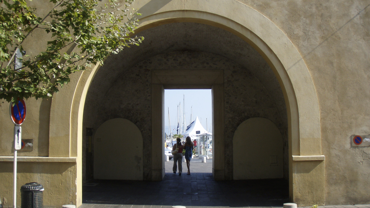 照片 法国(France) 昂蒂布(Antibes) 阿吉永大道(Boulevard Aguillon) 2007-08 24