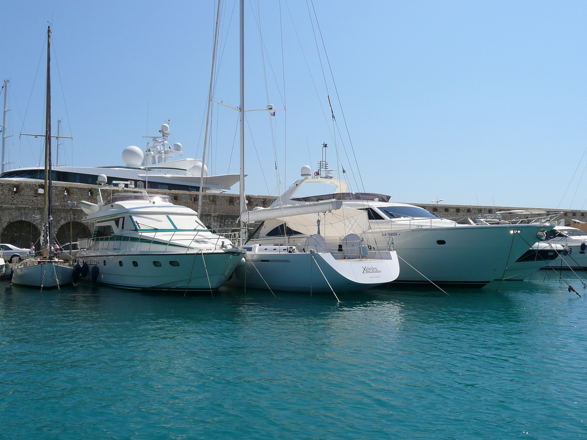 照片 法国(France) 昂蒂布(Antibes) 沃邦港(Port Vauban) 2007-07 12