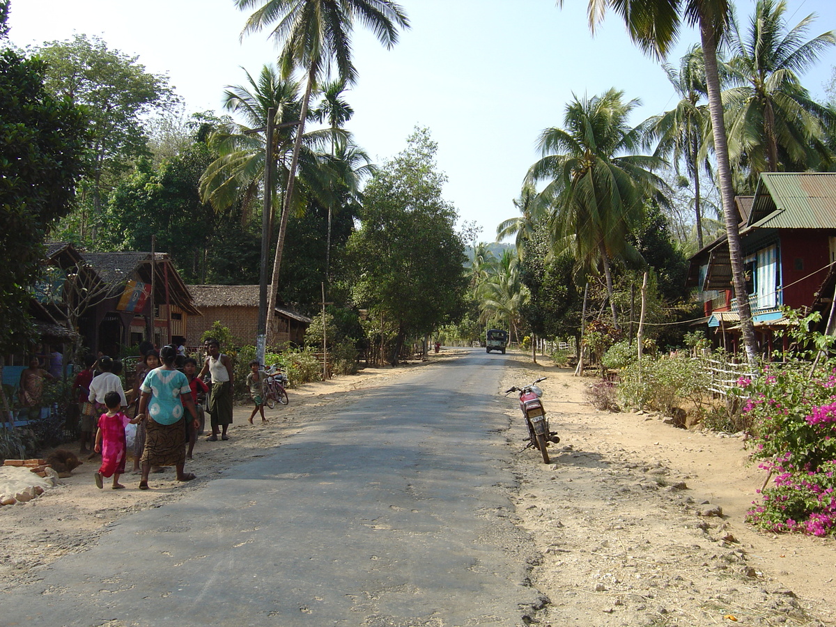 照片 缅甸(Myanmar) 土瓦至茂马干海滩公路(Road from Dawei to Maungmagan beach) 2005-01 14
