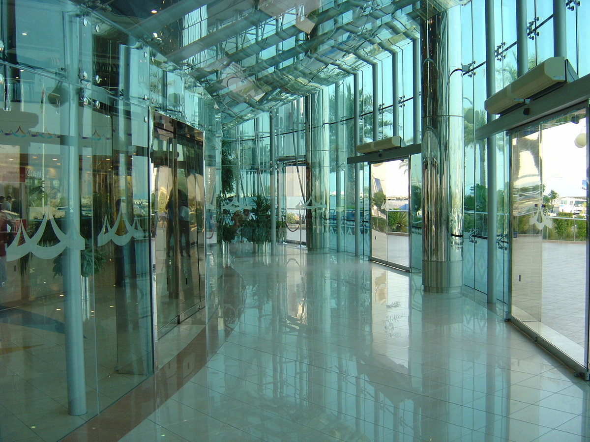 照片 阿联酋(United Arab Emirates) 阿布扎比(Abu Dhabi) 码头购物中心(Marina Mall) 2005-09 17