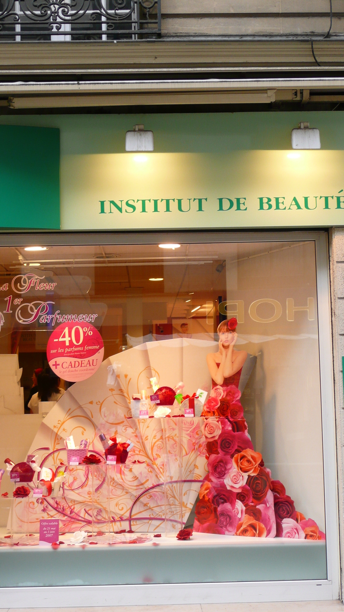 照片 法国(France) 巴黎(Paris) 第十七区(17th Arrondissement) 莱维街(Rue Levis) 2007-05 18