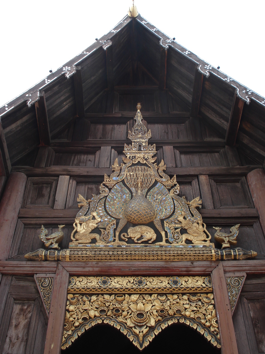 照片 泰国(Thailand) 清迈(Chiang Mai) 护城河内(Inside Canal) 契迪龙寺(Wat Chediluang Varaviharn temple) 2006-04 30