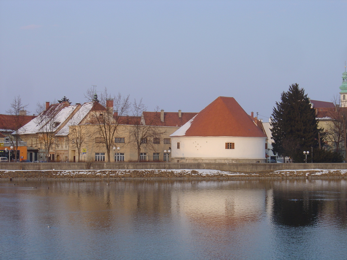 照片 斯洛文尼亚(Slovenia) 普图伊(Ptuj) 2005-03 10