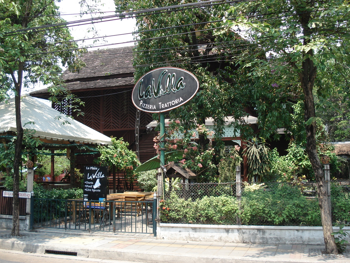 照片 泰国(Thailand) 清迈(Chiang Mai) 护城河内(Inside Canal) 拉查丹嫩路（步行街）(Rad Cha Dom Nurn (Walking Street)) 2006-04 23