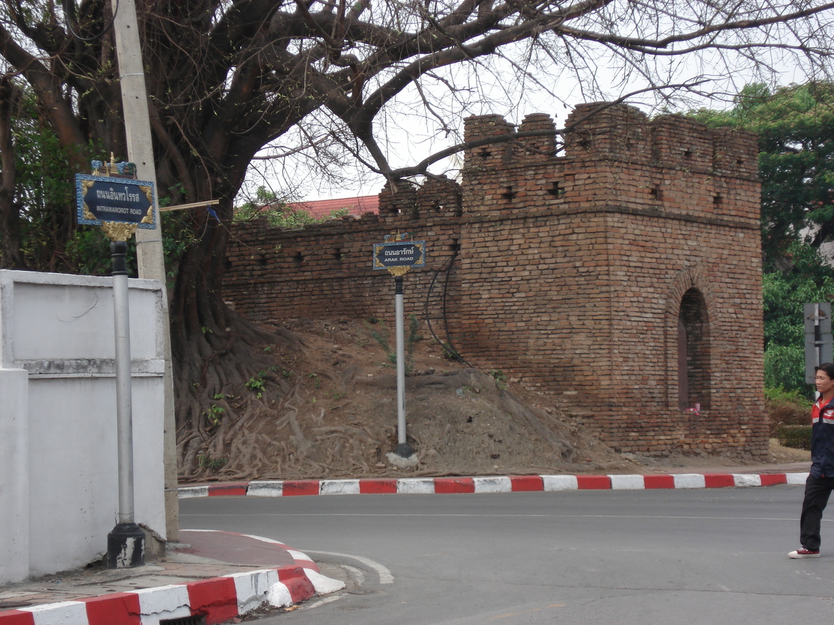 照片 泰国(Thailand) 清迈(Chiang Mai) 护城河内(Inside Canal) 阿拉路（护城河）(Arrak Road(Canal)) 2006-04 22