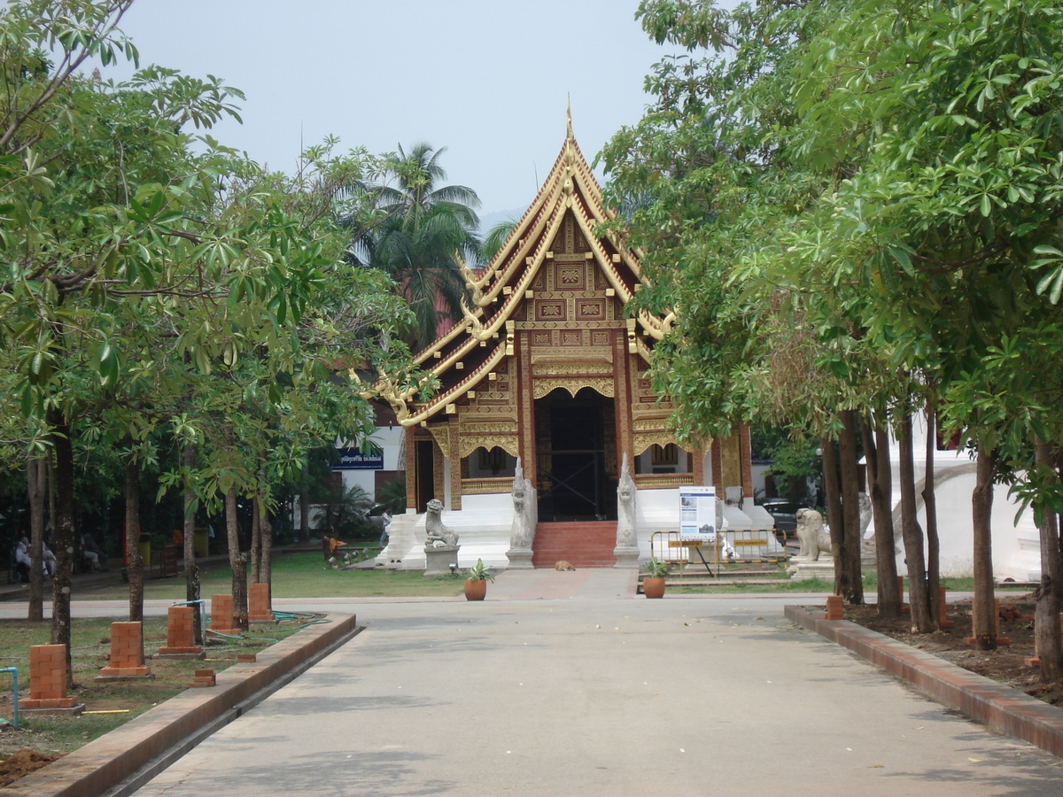 照片 泰国(Thailand) 清迈(Chiang Mai) 护城河内(Inside Canal) 帕辛寺(Wat Phra Sing temple) 2006-04 0