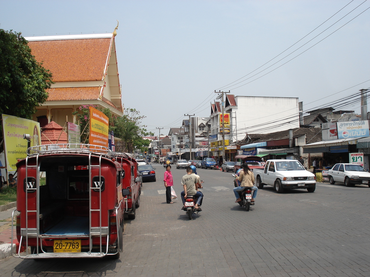 照片 泰国(Thailand) 清迈(Chiang Mai) 护城河内(Inside Canal) 三兰路(Sam Lan Road) 2006-04 24